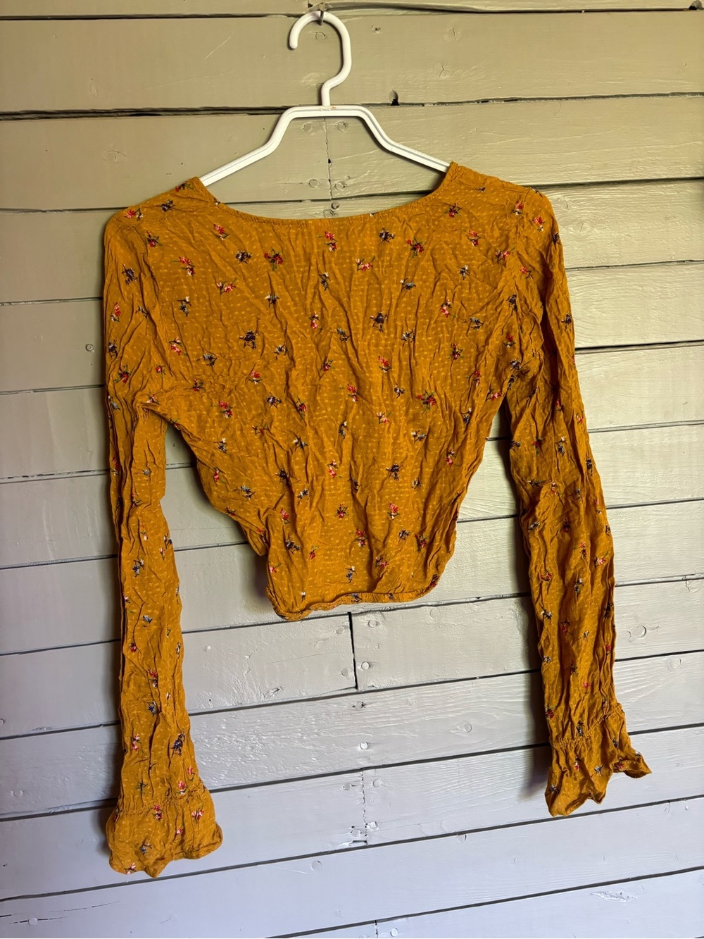 H&M Mustard Floral Knot-Front Long Sleeve Crop Top - Picture 4 of 4